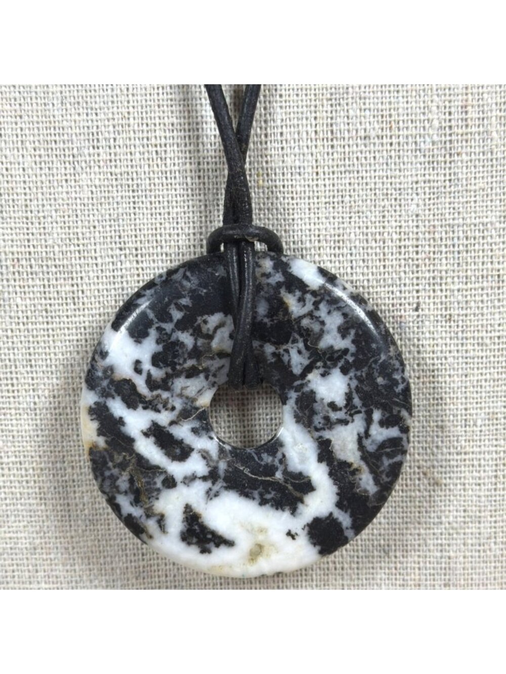 VTG 90s Snowflake Obsidian 2" Donut Pendant Santa Fe Cord Statement Necklace - Picture 3 of 8